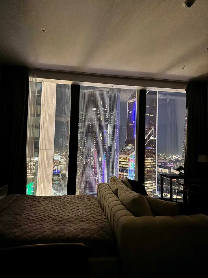 Москва: Апартаменты Sky City Moscow LUX Студия с большим окном с видом на все башни и город!