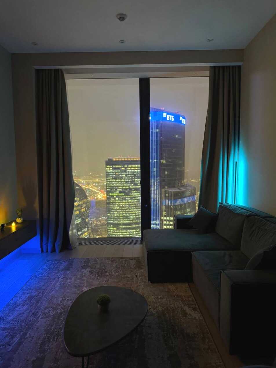 Москва: Sky City Moscow Роскошный апартамент с видом на башни на 61 этаже