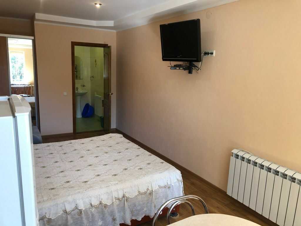 Евпатория: Двухэтажный домик с двумя раздельными студиями на Московской 22А