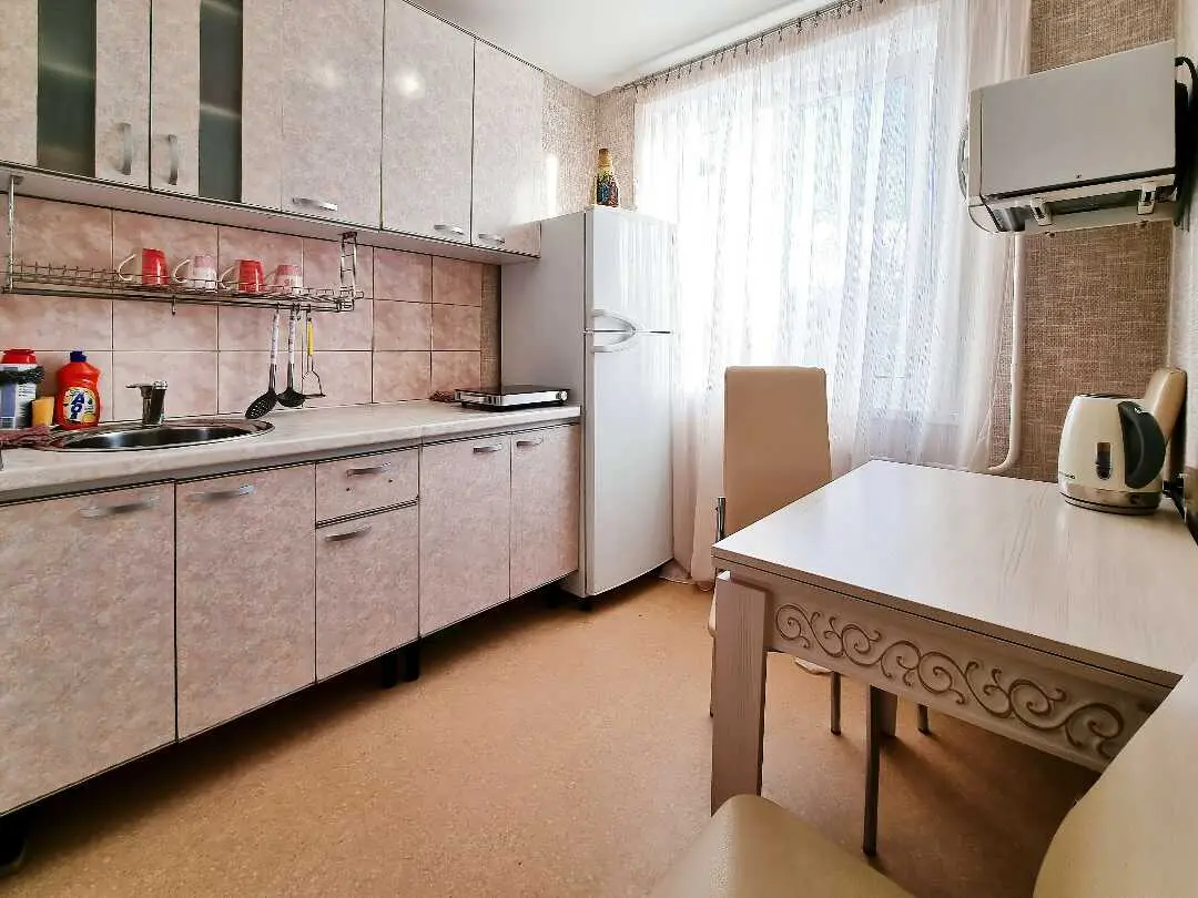 Южно-Сахалинск: Апартаменты Амурской, д.65
