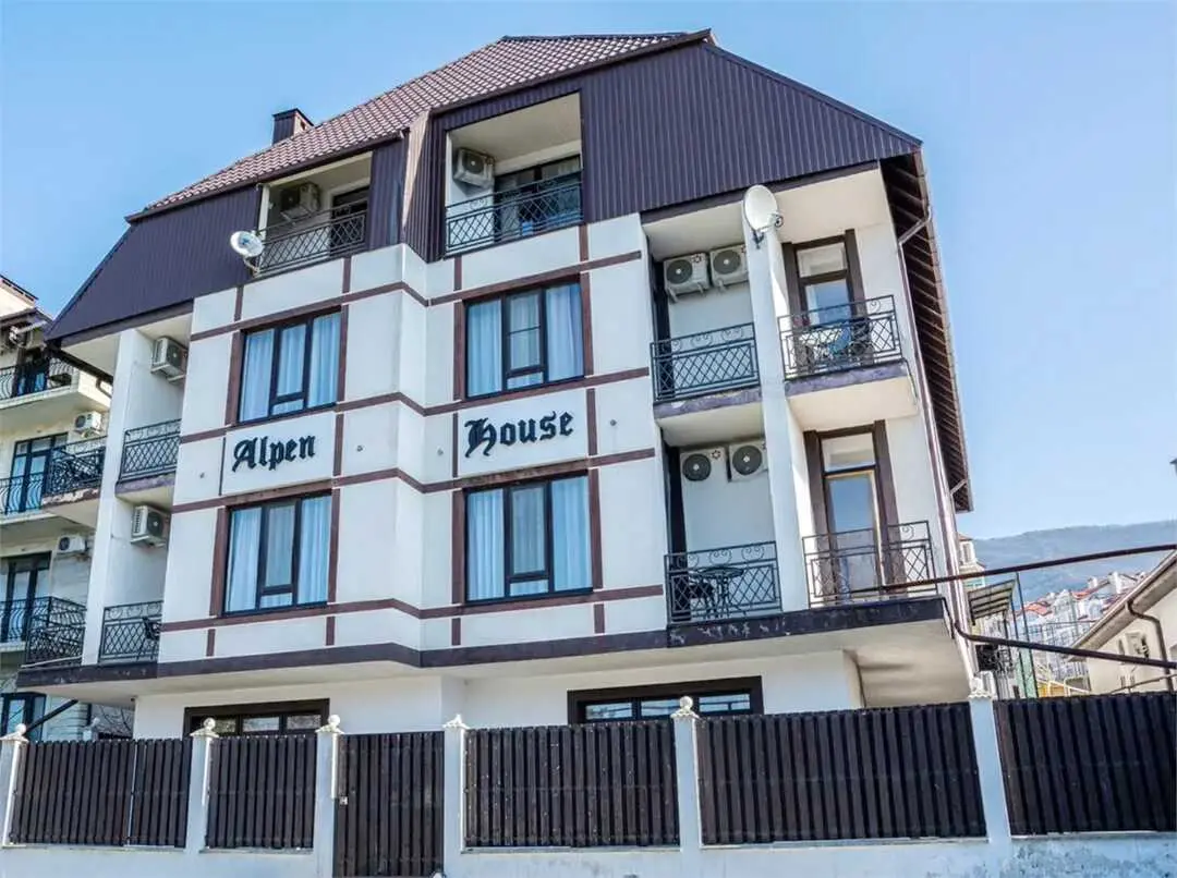 Геленджик: Гостевой дом "Alpen House"