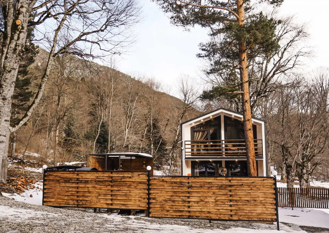 Архыз: База отдыха "Хижина лесника"