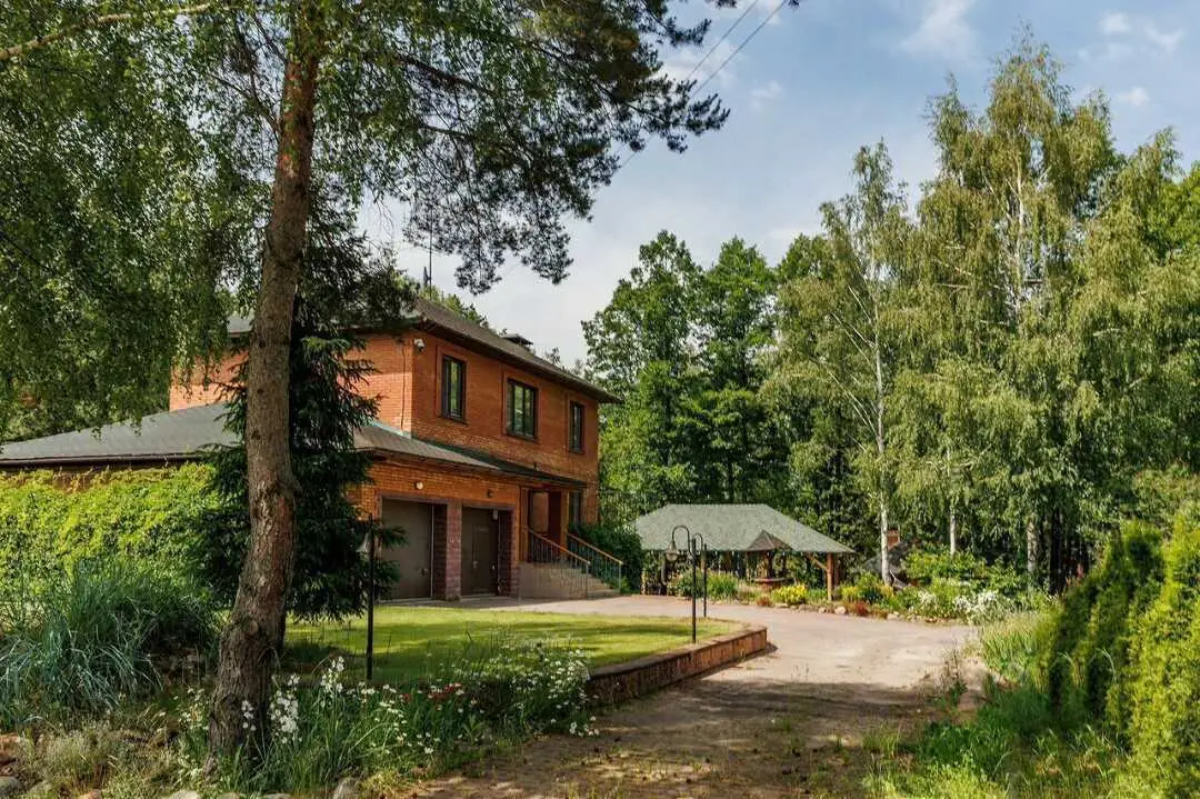 Современный дом с баней и бассейном на Центральной ул., 1 — фото 1
