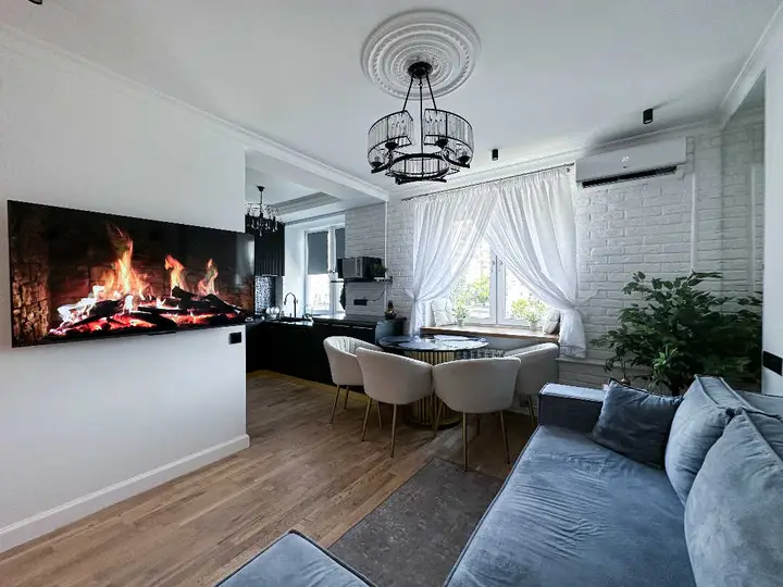 Москва: Евротрешка "Top Rooms" на Таганке у Москвы реки