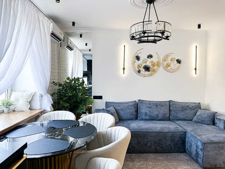 Москва: Евротрешка "Top Rooms" на Таганке у Москвы реки