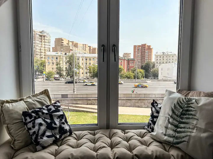 Москва: Евротрешка "Top Rooms" на Таганке у Москвы реки