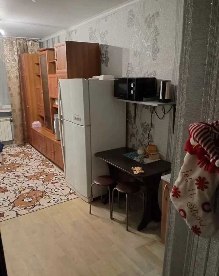 Красноярск: Комната с балконом на Высотной улице 13
