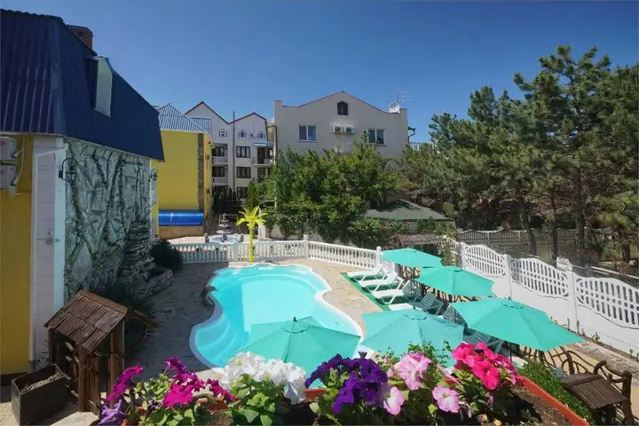 Песчаное: Гостевой дом "Роман"