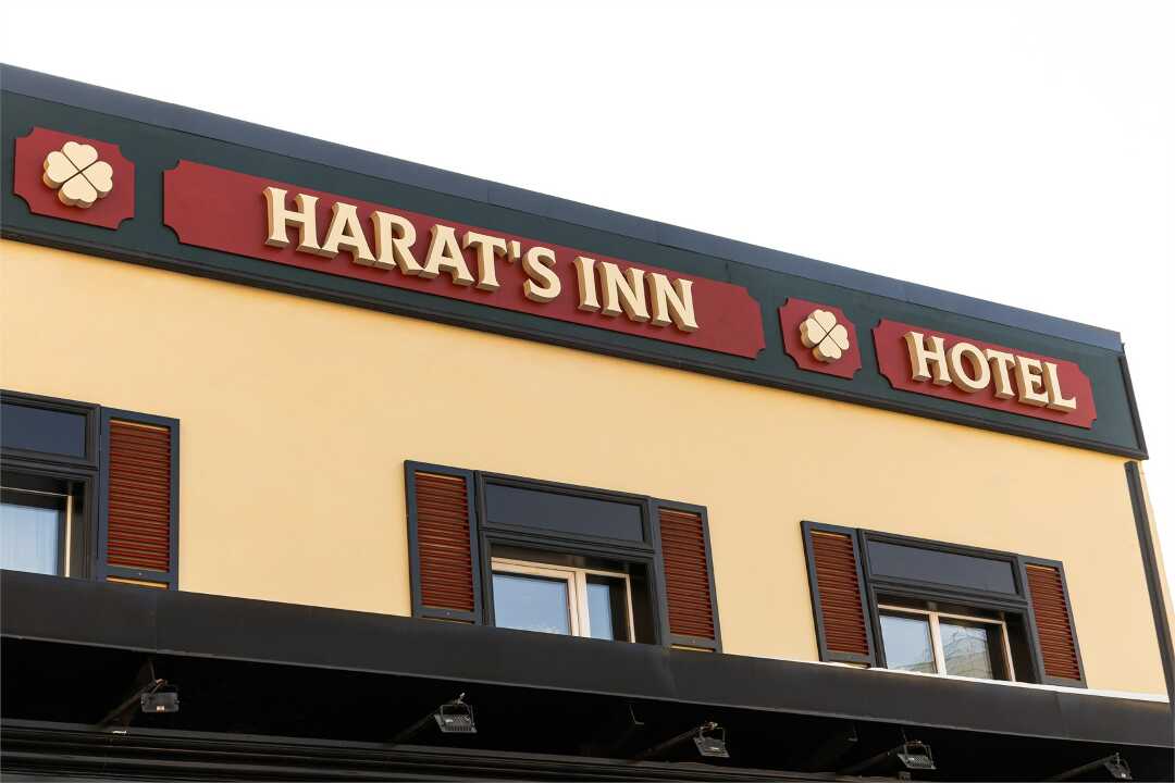 Иркутск: Отель "Harat's inn"