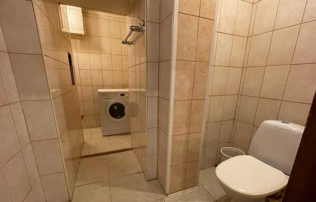 Санкт-Петербург: Меблированная комната N2, 11 линия, 46