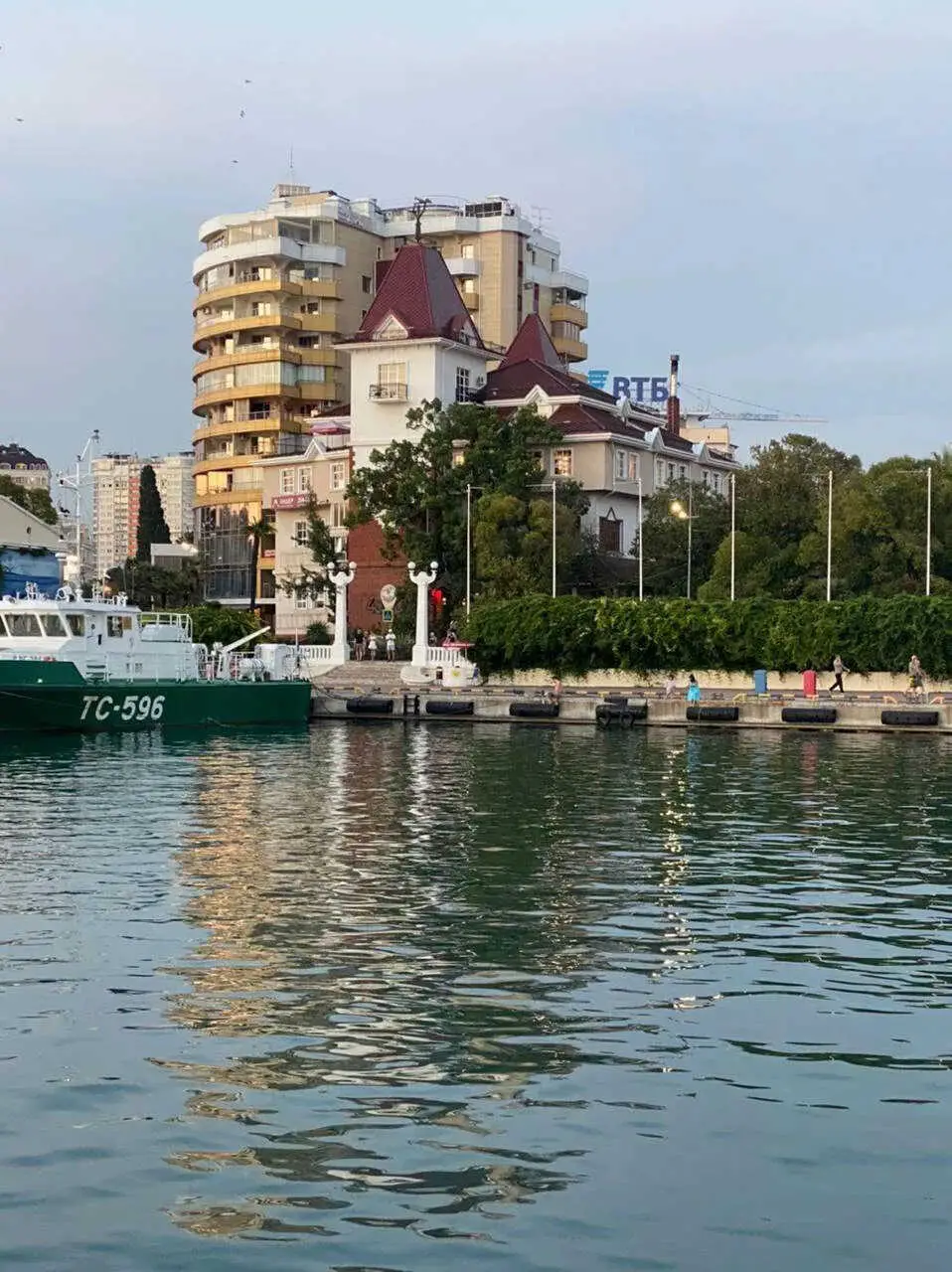 Сочи: Апартаменты в центре города на берегу моря